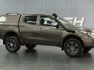 2017 Mitsubishi L200 V, коричневый, 2170000 рублей, вид 1