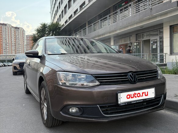 2013 Volkswagen Jetta VI, коричневый