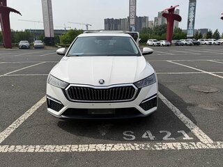 2022 Skoda Octavia IV (A8), белый, 2300000 рублей, вид 2
