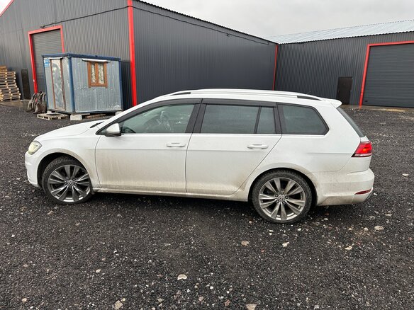 2017 Volkswagen Golf VII Рестайлинг, белый, 1400000 рублей - вид 4