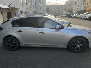 2013 Chevrolet Cruze I Рестайлинг, серебристый, 600000 рублей, вид 2