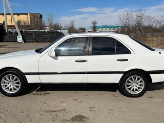 1996 Mercedes-Benz C-Класс 180 I (W202), белый, 415000 рублей, вид 2