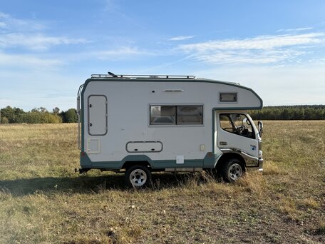 2002 Toyota Dyna, белый, 8500000 рублей, вид 3