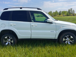 2013 Chevrolet Niva I Рестайлинг, белый, 550000 рублей, вид 3