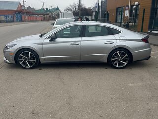 2021 Hyundai Sonata VIII (DN8), серебристый, 2550000 рублей, вид 3