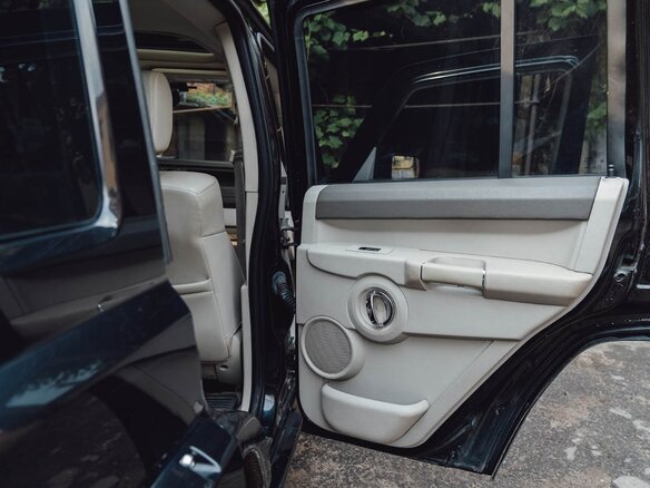 2006 Jeep Commander, чёрный, 1730000 рублей - вид 35