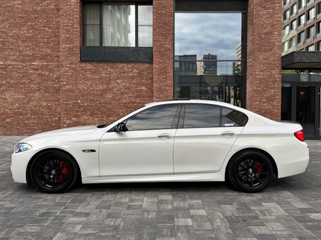 2013 BMW 5 серии M550d xDrive VI (F10/F11/F07), белый, 2750000 рублей, вид 2