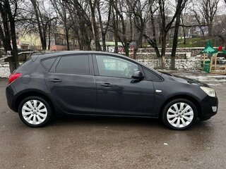 2010 Opel Astra J, чёрный, 540000 рублей, вид 3