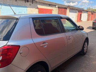 2012 Skoda Fabia II Рестайлинг, серебристый, 650000 рублей, вид 4