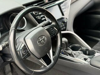 2018 Toyota Camry VIII (XV70), чёрный, 2390000 рублей, вид 4