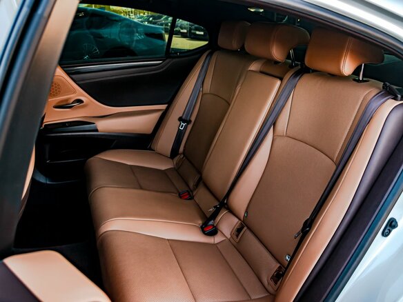 2021 Lexus ES 250 VII, белый, 3180000 рублей - вид 15