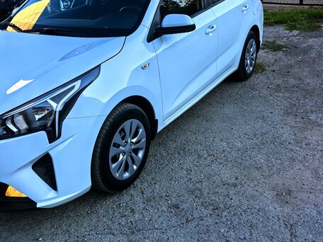 2020 Kia Rio IV, белый, 1700000 рублей, вид 5