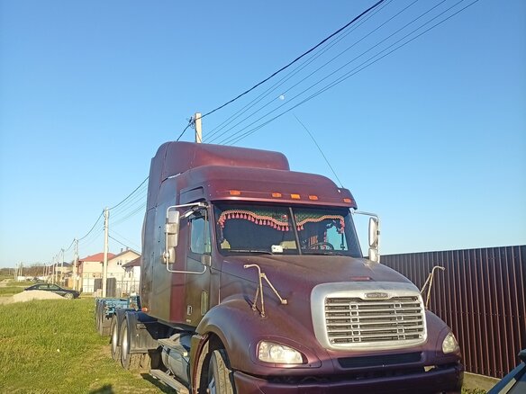 2003 Freightliner Columbia, фиолетовый, 2450000 рублей - вид 1