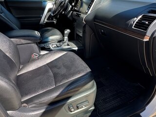 2021 Toyota Land Cruiser Prado 150 Series Рестайлинг 3, белый, 6200000 рублей, вид 4