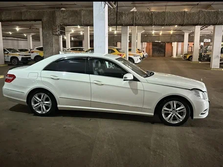 2011 Mercedes-Benz E-Класс 350 IV (W212, S212, C207), белый, 932200 рублей, вид 4