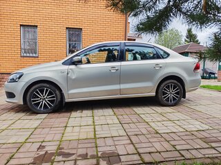 2014 Volkswagen Polo V, серебристый, 910000 рублей, вид 4