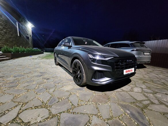 2019 Audi Q8 55 TFSI I (4M), серый, 6000000 рублей - вид 5