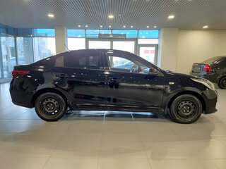 2020 Kia Rio IV, чёрный, 1338000 рублей, вид 4