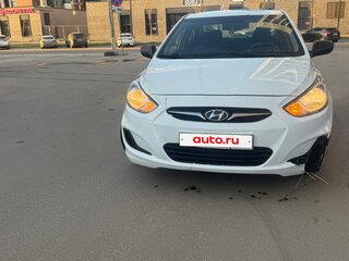2012 Hyundai Solaris I, белый, 700000 рублей, вид 2