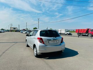 2013 Toyota Vitz III (XP130), серый, 829000 рублей, вид 4