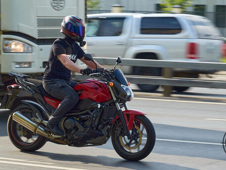 2013 Honda NC 700S, красный, 455990 рублей, вид 3