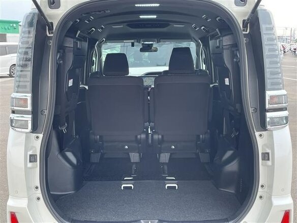2021 Toyota Voxy III (R80) Рестайлинг, белый, 1790000 рублей - вид 20