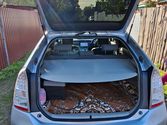 2011 Toyota Prius III Рестайлинг (XW30), серебристый, 1150000 рублей - вид 17