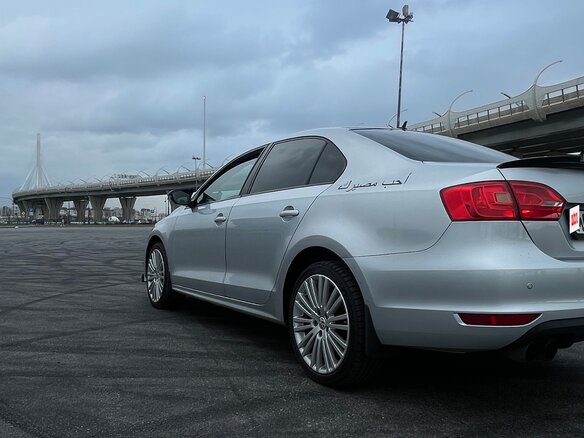 2012 Volkswagen Jetta VI, серебристый, 950000 рублей - вид 6