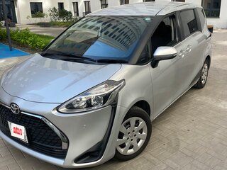 2021 Toyota Sienta II Рестайлинг, серый, 1300000 рублей, вид 1