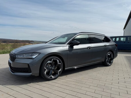 2026 Skoda Superb IV, серый, 7300000 рублей, вид 4