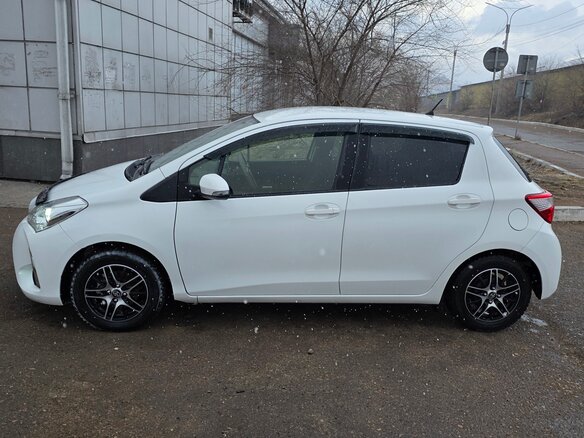2018 Toyota Vitz III (XP130) Рестайлинг 2, белый, 900000 рублей - вид 12