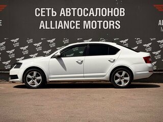2017 Skoda Octavia III (A7) Рестайлинг, белый, 789000 рублей, вид 4