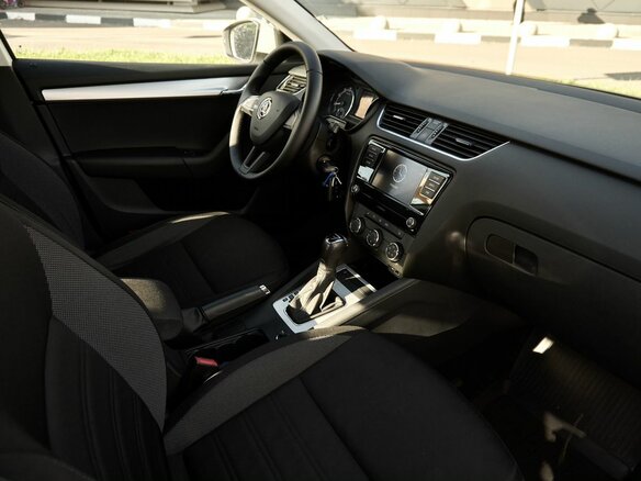 2019 Skoda Octavia III (A7) Рестайлинг, белый, 1678000 рублей - вид 5