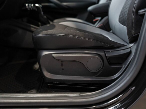 2026 Lada (ВАЗ) Vesta I Рестайлинг (NG), чёрный - вид 5
