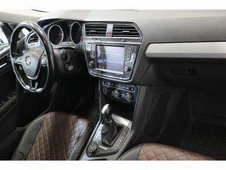 2017 Volkswagen Tiguan II, чёрный, 2388000 рублей, вид 5