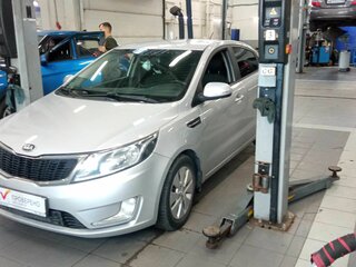 2015 Kia Rio III Рестайлинг, серебристый, 950000 рублей, вид 1