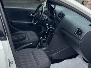 2016 Volkswagen Polo V Рестайлинг, белый, 1400000 рублей, вид 5