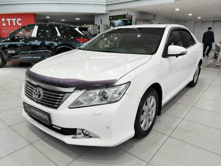 2013 Toyota Camry VII (XV50), белый, 950000 рублей, вид 1