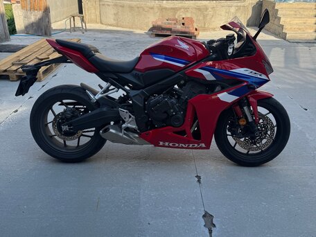 2025 Honda CBR 650R, красный, 1120000 рублей, вид 4