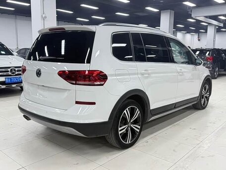 2023 Volkswagen Touran Cross L II, белый, 2078000 рублей, вид 4
