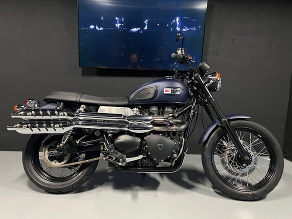 2014 Triumph Scrambler, фиолетовый, 650000 рублей - вид 1
