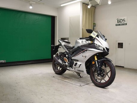 2020 Yamaha YZF-R3, серебристый, 499000 рублей, вид 3