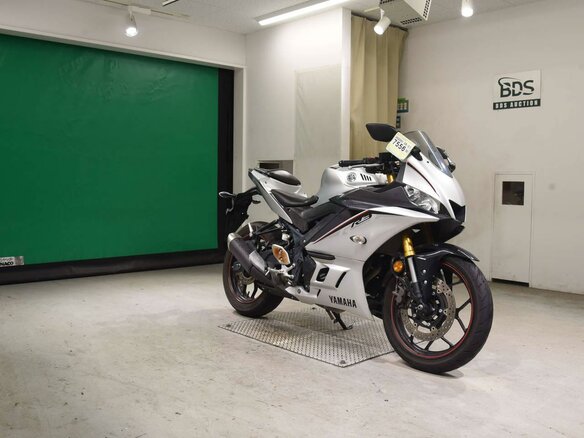 2020 Yamaha YZF-R3, серебристый - вид 2