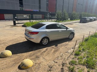 2015 Kia Rio III Рестайлинг, серебристый, 988888 рублей, вид 5