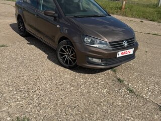2015 Volkswagen Polo V Рестайлинг, коричневый, 650000 рублей, вид 2
