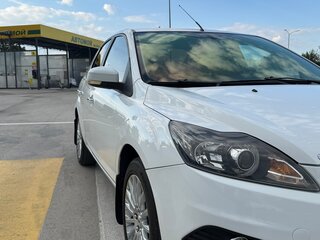 2010 Ford Focus II Рестайлинг, белый, 920000 рублей, вид 4