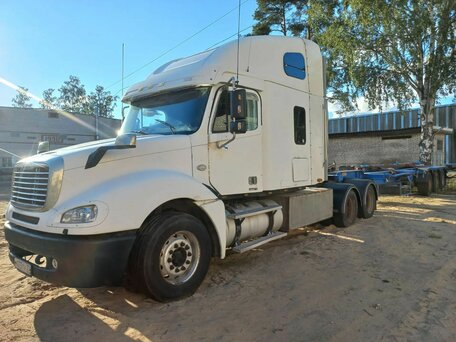 2002 Freightliner Columbia, белый, 2400000 рублей, вид 2