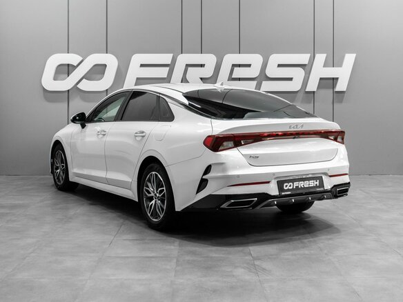 2021 Kia K5 III, белый, 2600000 рублей - вид 1
