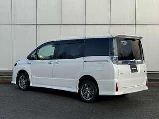 2019 Toyota Voxy III (R80) Рестайлинг, белый, 2499999 рублей, вид 2