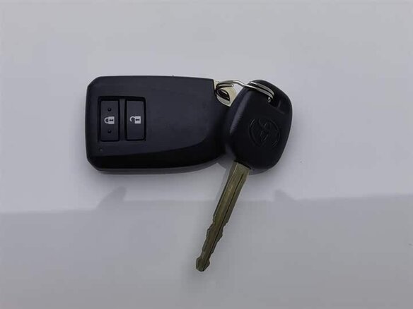 2022 Toyota Yaris L X XP150 Рестайлинг, белый, 1050202 рублей - вид 7